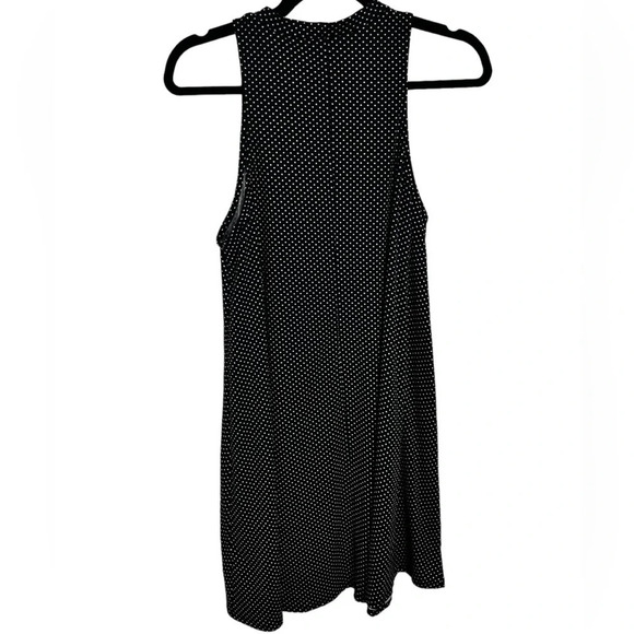 So pretty and soft flowy black and white polka dot dress in like new conditionβ - Picture 2 of 3